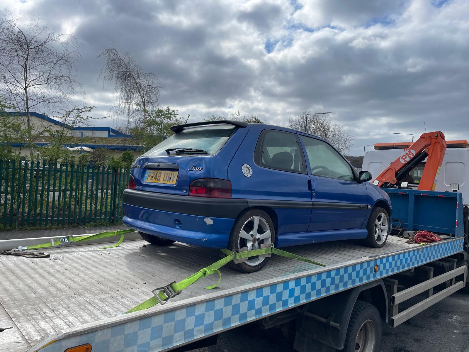 Citroen Saxo on the bed of a recovery truck Citroen Saxo on the bed of a recovery truck